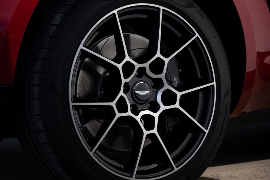 Колеса Aston Martin DBX 2020 года  (WW) (фото 6 из 40)